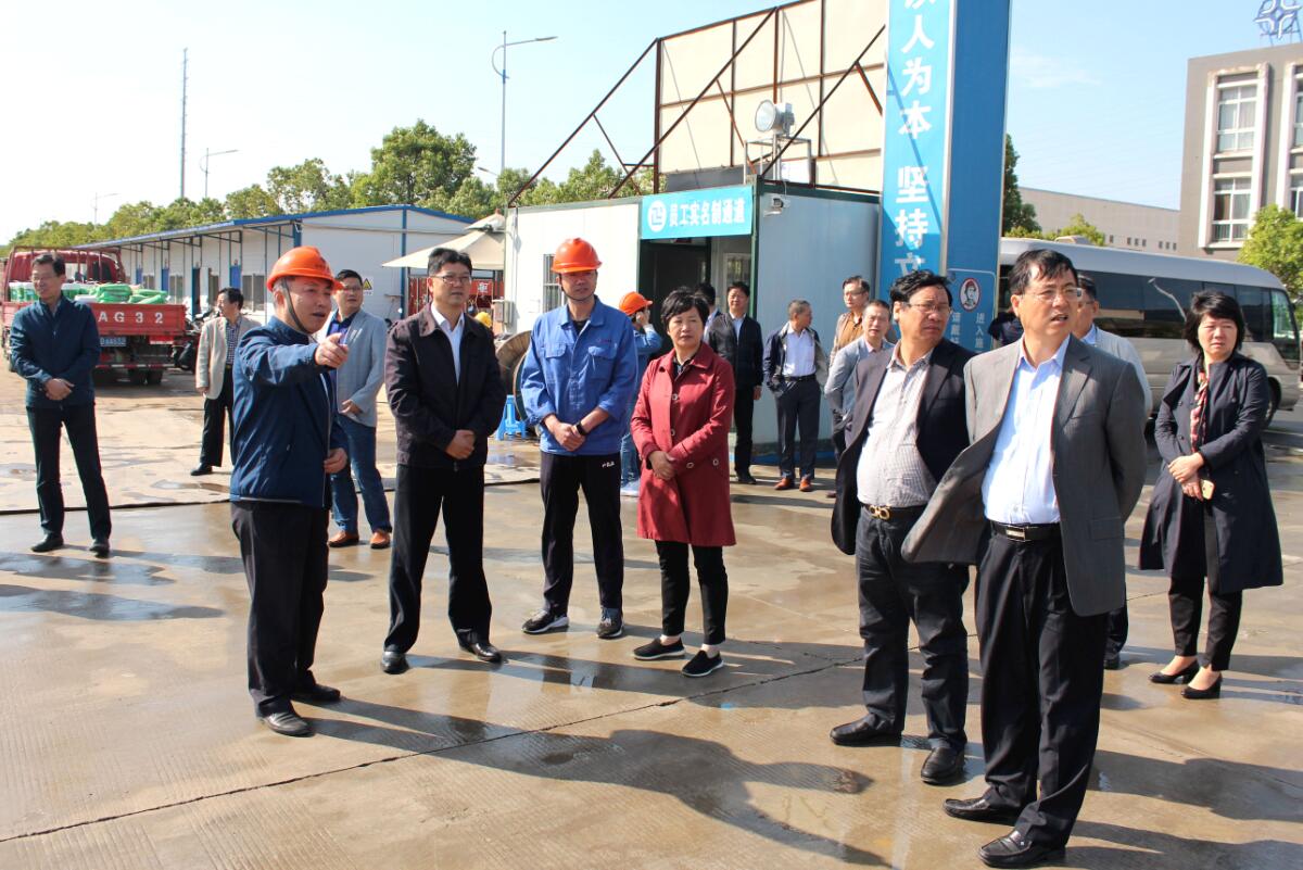 2019年10月15日，溧阳市人大常委会领导来公司视察新厂区建设